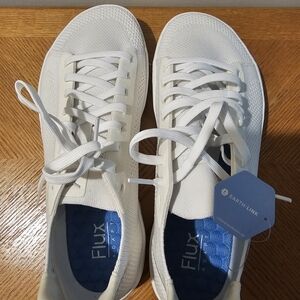 Lux Adaptive Women's White Casual Sneakers
